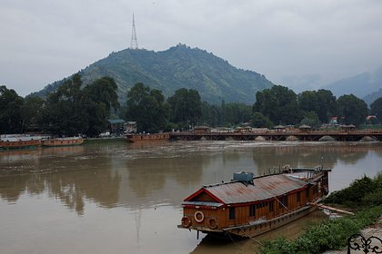 Пятеро мужчин подкараулили туристку в безлюдном месте в Индии и изнасиловали
