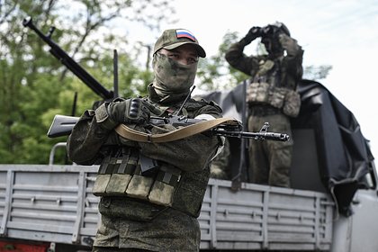 УАЗ российских бойцов прикрыли от дронов «стальной растительностью»