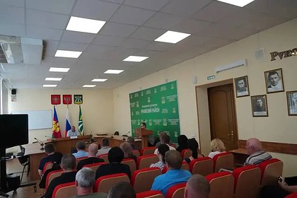 Река разлилась и затопила поля с пшеницей в российском регионе