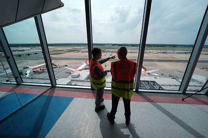 В шасси пассажирского самолета обнаружили тело