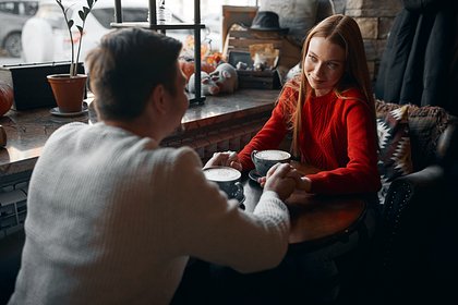 «Платить за женщину — как есть суп руками». Почему свидания россиян с иностранцами часто заканчиваются плачевно?