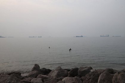 В Ормузском проливе еще один танкер столкнулся с морской миной